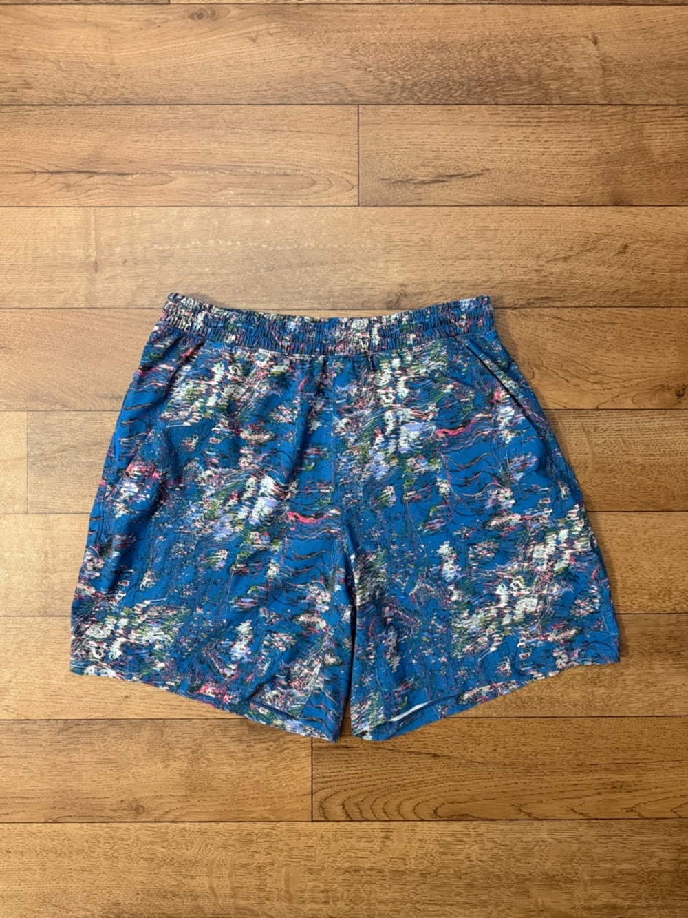 Lululemon Men’s Size Medium Pace Breaker Linerless Short 7" Abstract Art Print